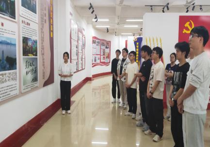 参观伟德国际体育官网廉洁文化教育基地照片材料5